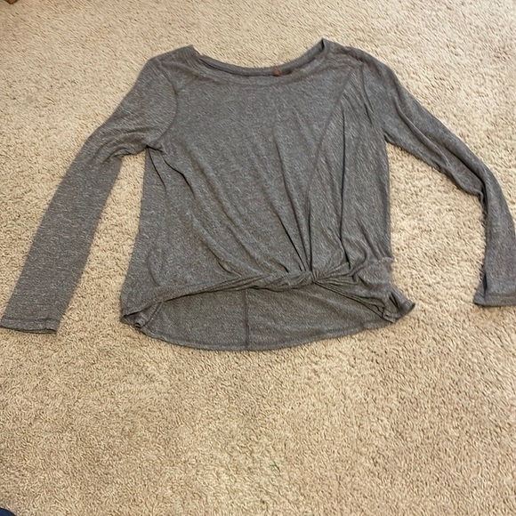 Zella L charcoal gray long sleeve top with twist bottom - Picture 2 of 10